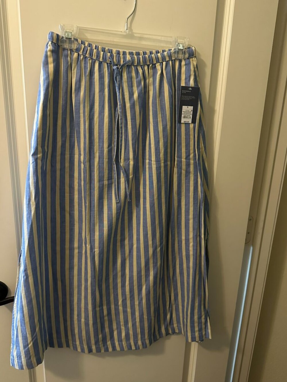 BNWT Universal Thread striped skirt size  Small